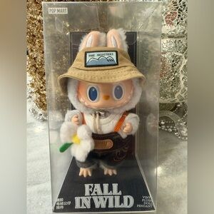 Pop Mart Fall In Wild plus pendant Labubu